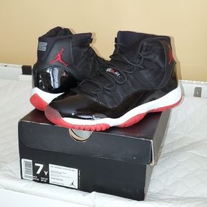 Air Jordan Retro 11 (GS) NIB Bred 2012 Rel…